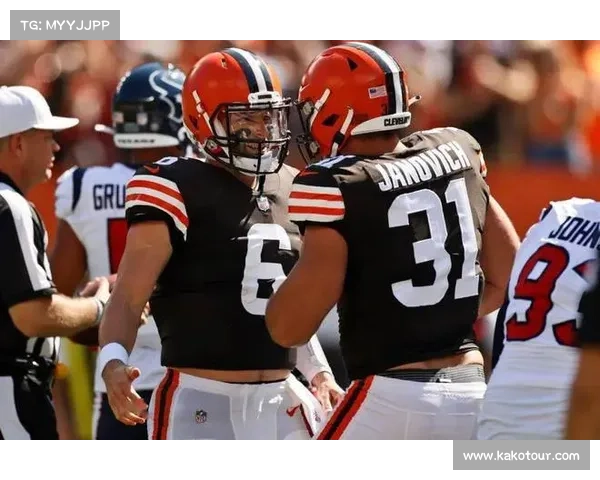 NFL新赛季揭幕战卫冕冠军迎战同区宿敌掀起激烈角逐 NFL新赛季揭幕战卫冕冠军迎战同区宿敌掀起激烈角逐