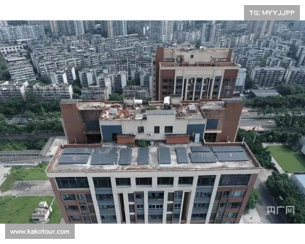 住建部门强制拆除网红球场违规加盖二层引发热议 住建部门强制拆除网红球场违规加盖二层引发热议